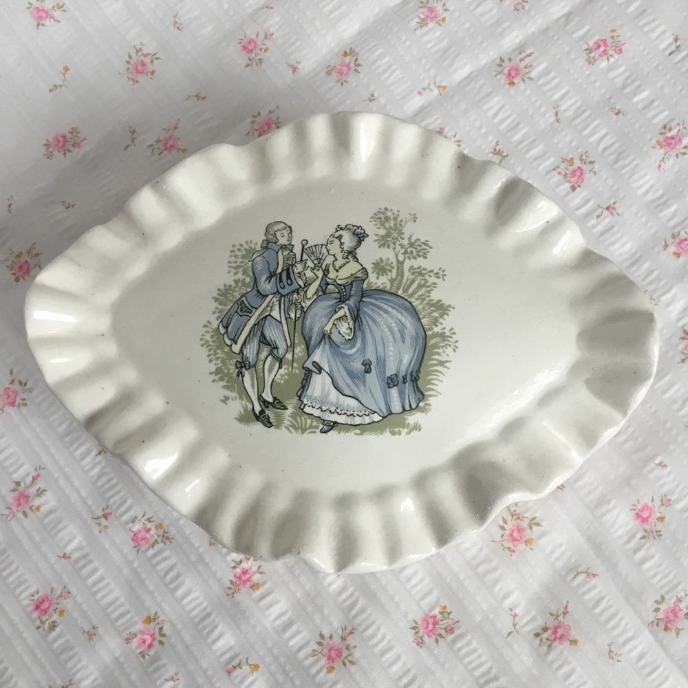 ✨Vintage Victorian Couple Ruffle Ceramic Container Jewelry Box Storage - Picture 5 of 7